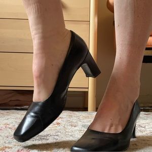 90s square toe pumps
